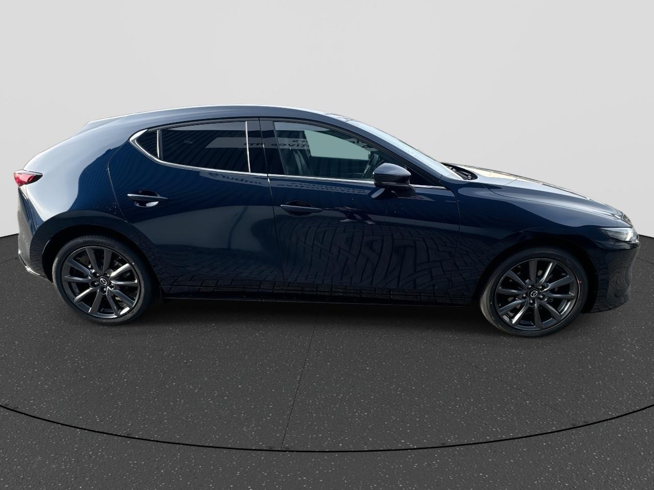 Mazda 3 2.5 e-SkyActiv-G M Hybrid 140 Takumi | Rijklaar | Apple Carplay | Cruise adaptief | Camera