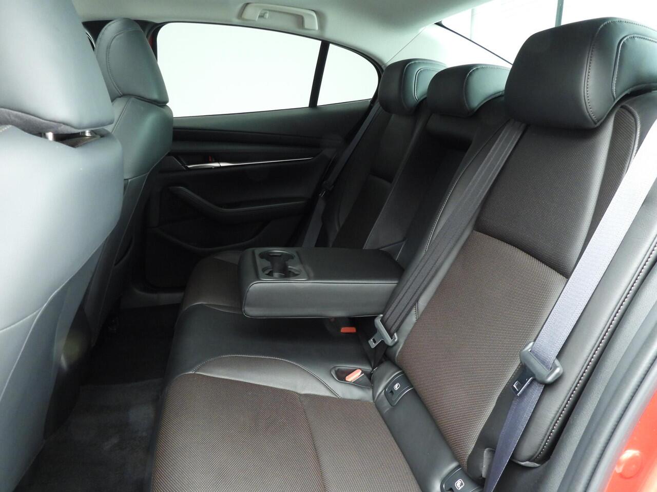 Mazda 3 2.0 e-SkyActiv-X M Hybrid 186 Luxury Automaat | Leder | Schuifdak | 360 cam | Bose