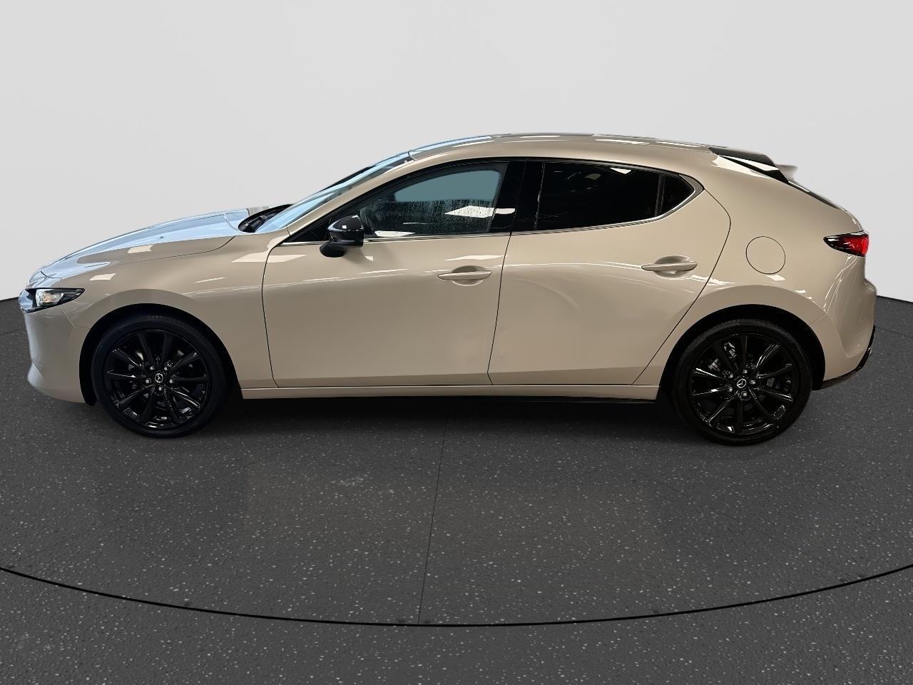 Mazda 3 2.0 e-SkyActiv-G M Hybrid 150 PK Homura | NL-Auto | Rijklaar | Apple Carplay | Stoelverwarming | Camera