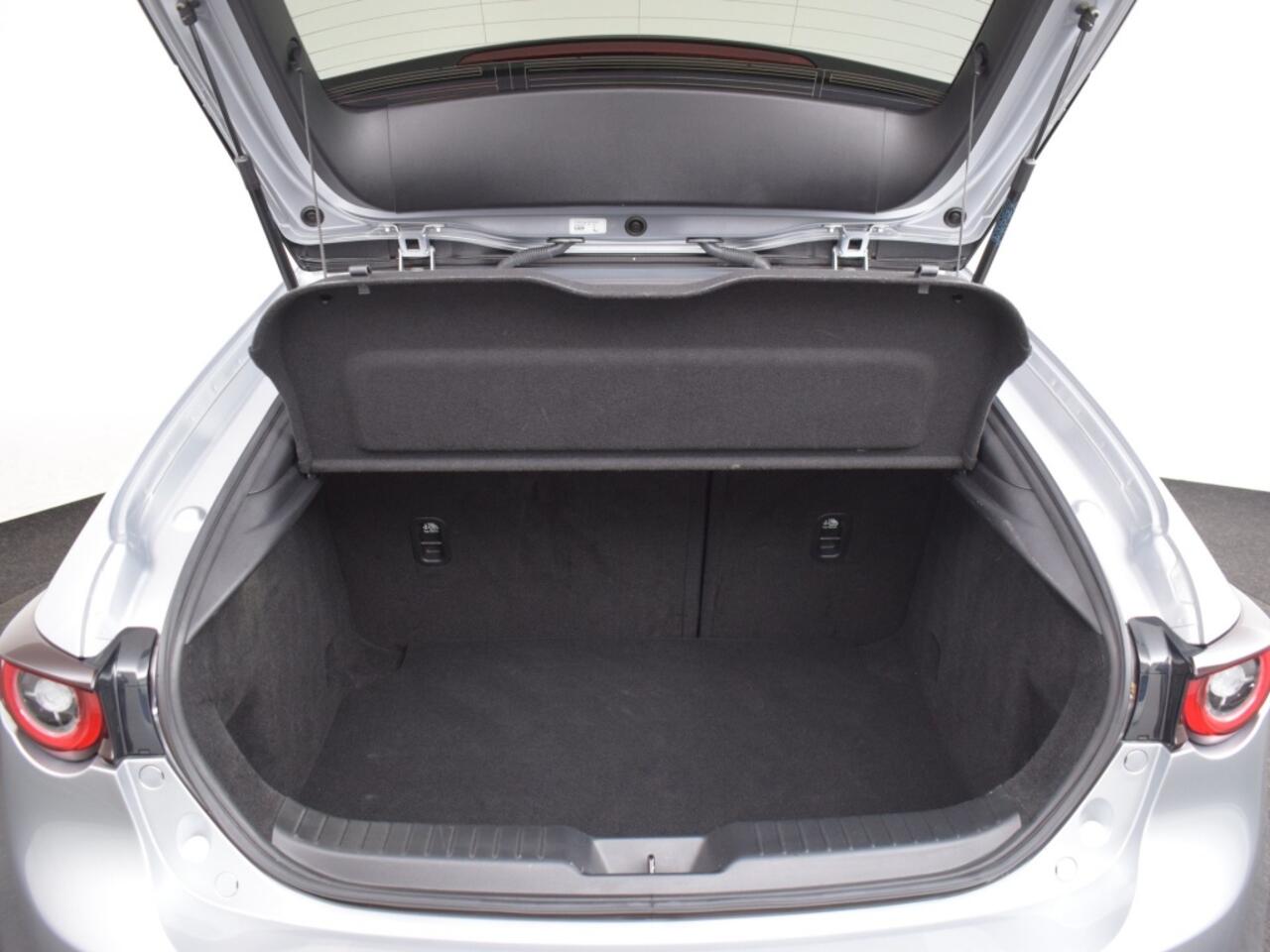 Mazda 3 2.0 e-SA-G HOMURA CAMERA TREKHAAK LMV 18" APPLE CARPLAY