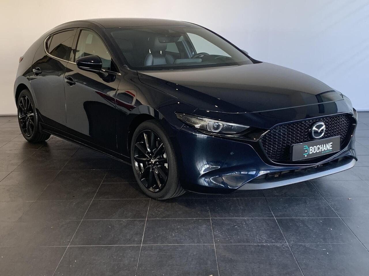 Mazda 3 2.0 e-SkyActiv-X M Hybrid 180 Luxury | NAVIGATIE | ADAPTIVE CRUISECONTROL | ACHTERUITRIJCAMERA | PARKEERSENSOREN VOOR-/ACHTER | STOEL-/STUURVERWARMING | VOL LEDER