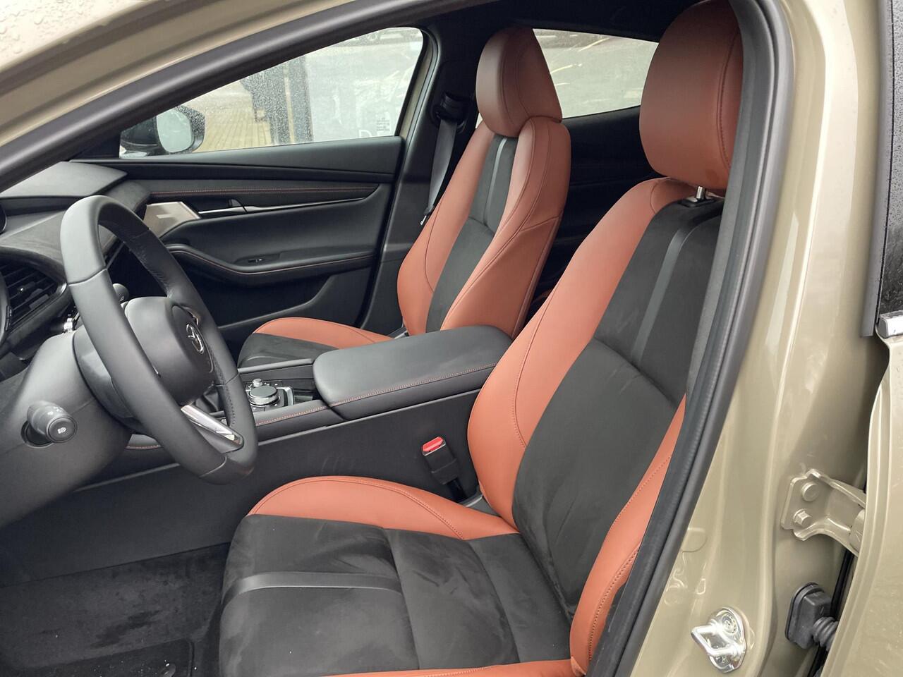 Mazda 3 HB 2.0 e-SkyActiv-G 150 M Hybrid Nagisa , Demovoordeel ¤ 3.040,-, Bruin Leder, Bose, Navi, Adap.Cruise, Clima, Apple Carplay, Camera, PDC, HUD, Stoelverwarming, 18" LMV