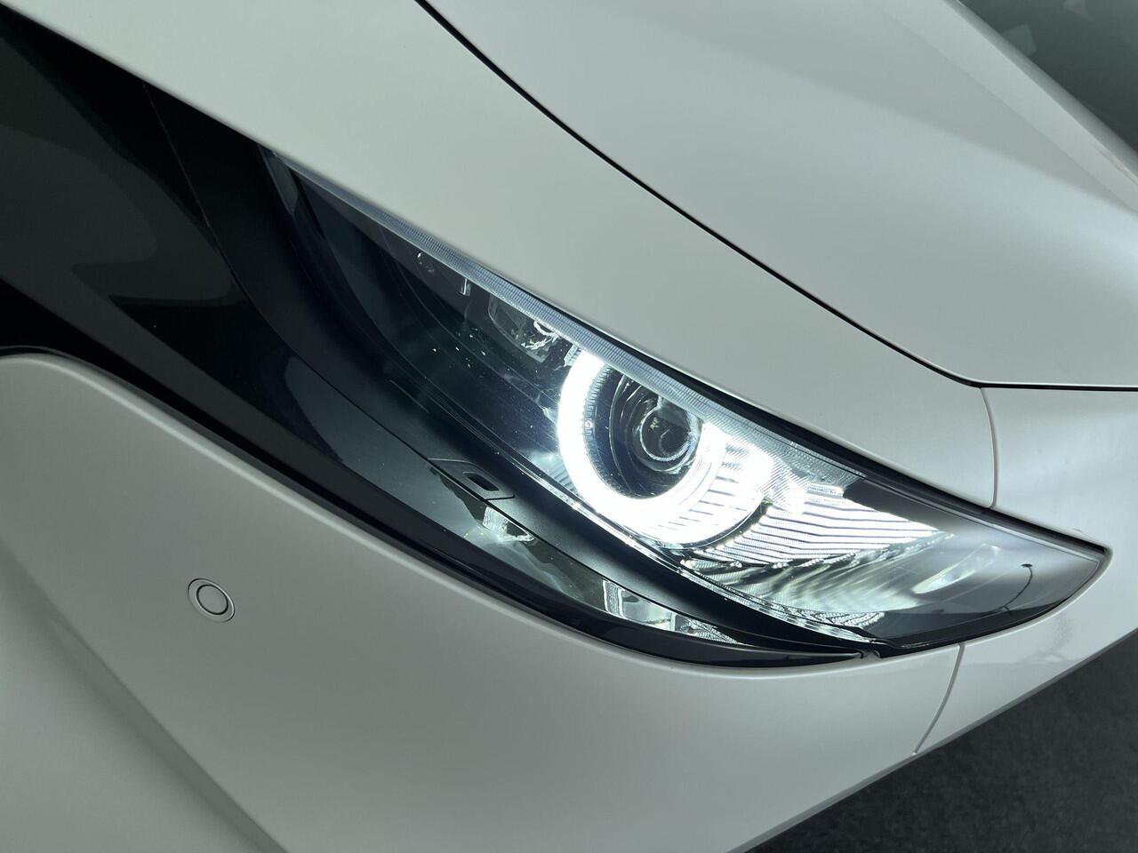 Mazda 3 2.0 e-SkyActiv-X M Hybrid 186 Luxury Automaat | Rijklaar | Apple carplay | Stoelverwarming | Parkeersensor