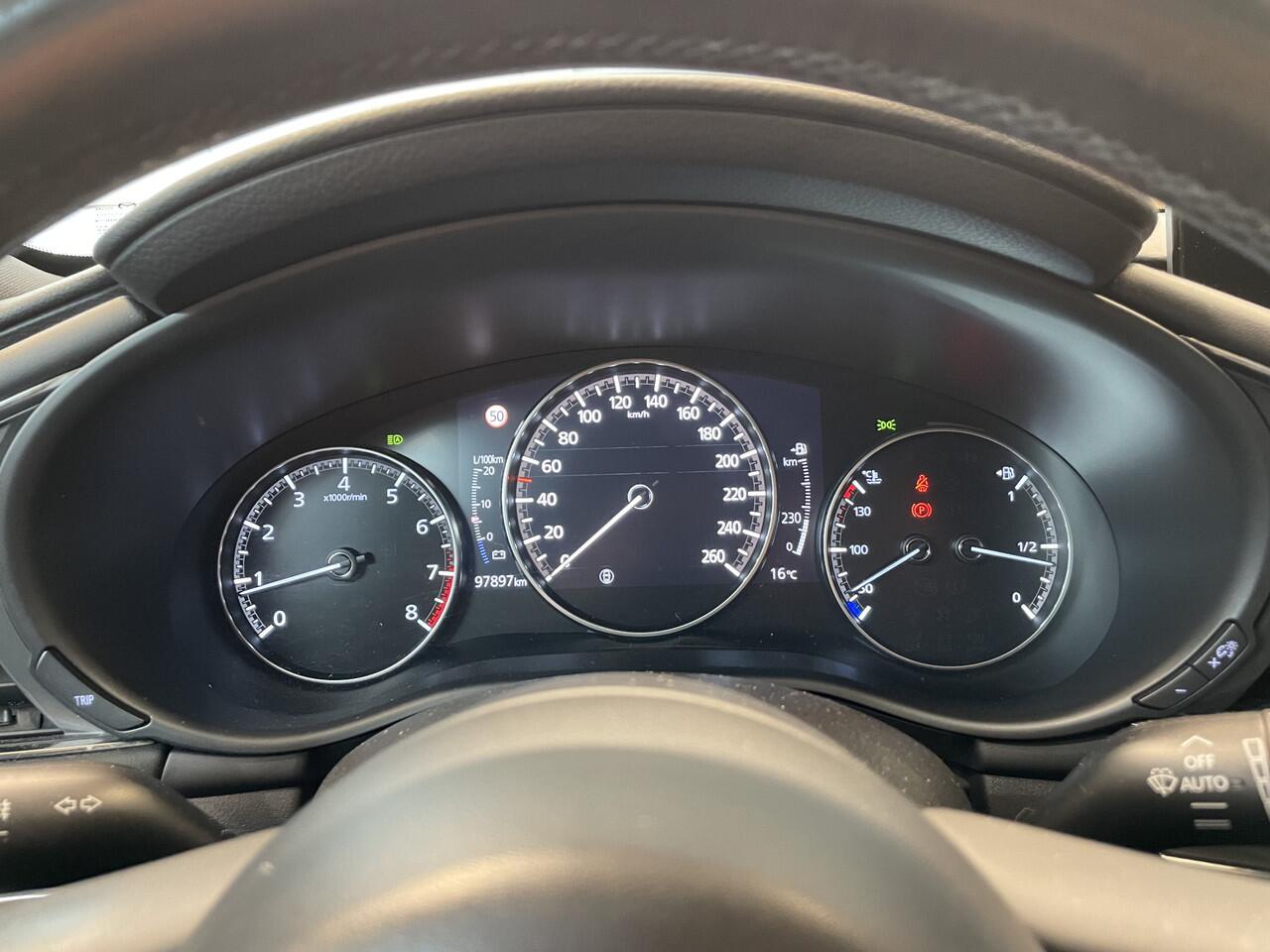 Mazda 3 2.0 e-SkyActiv-X M Hybrid 180 Luxury | Apple Carplay Android Auto | fabrieksnavi | Trekhaak afneembaar |extra set LM velgen met winterbanden|