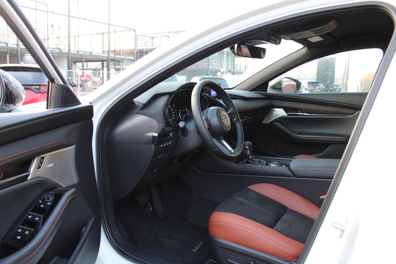 Mazda 3 HB 2.5 e-SkyActiv-G M Hybrid 140 Nagisa , Demovoordeel ¤ 6.490,-, Automaat, Bruin Leder, Bose, Navi, Adap.Cruise, Clima, Apple Carplay, Camera, PDC, HUD, Stoelverwarming, 18" LMV