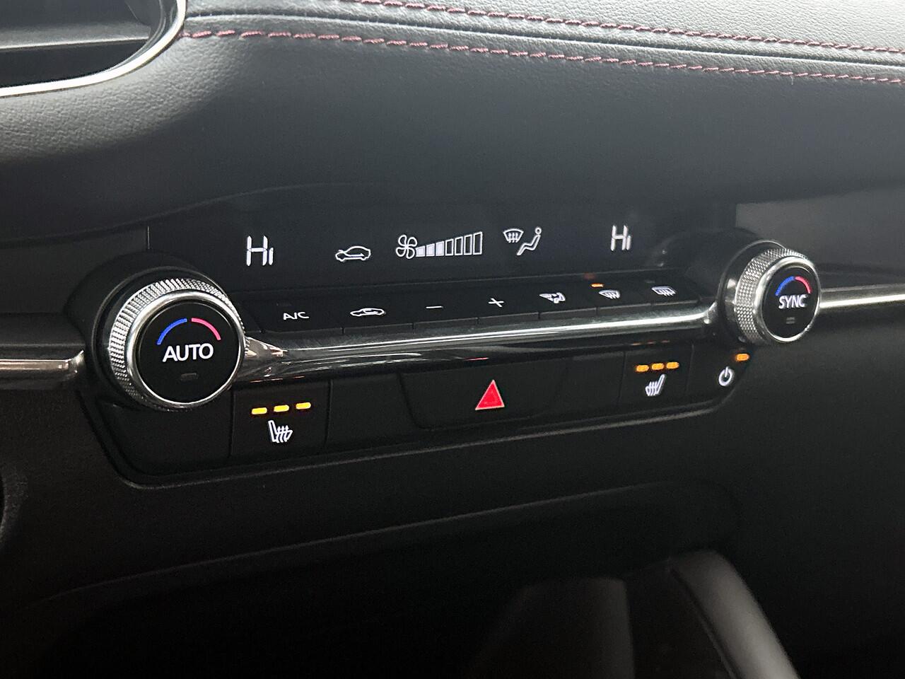 Mazda 3 2.0 e-SkyActiv-G M Hybrid 150 Homura | Stoelverwarming | PDC | Camera |