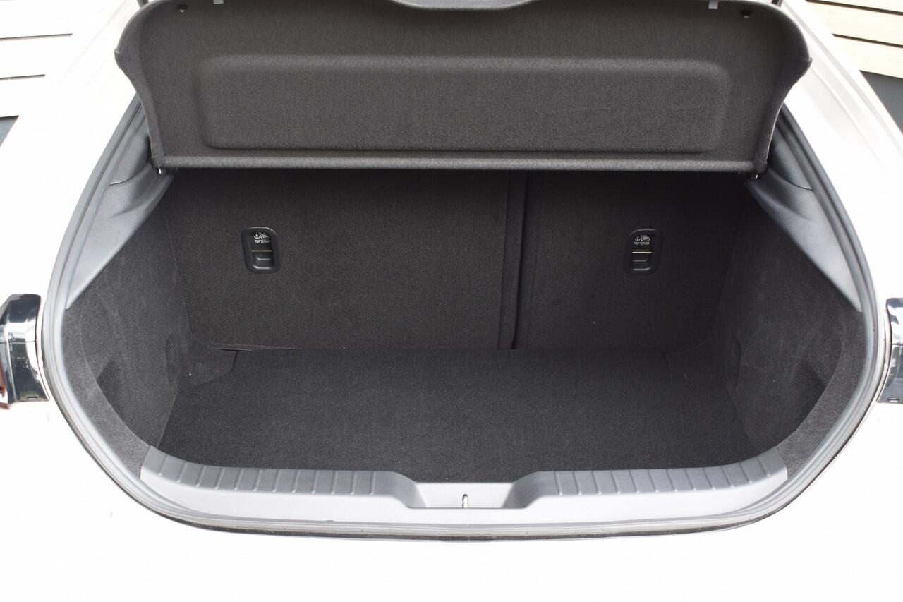 Mazda 3 2.5 e-SkyActiv-G M Hybrid 140 Homura - Nu met ¤ 3.000,- Voorraad Korting