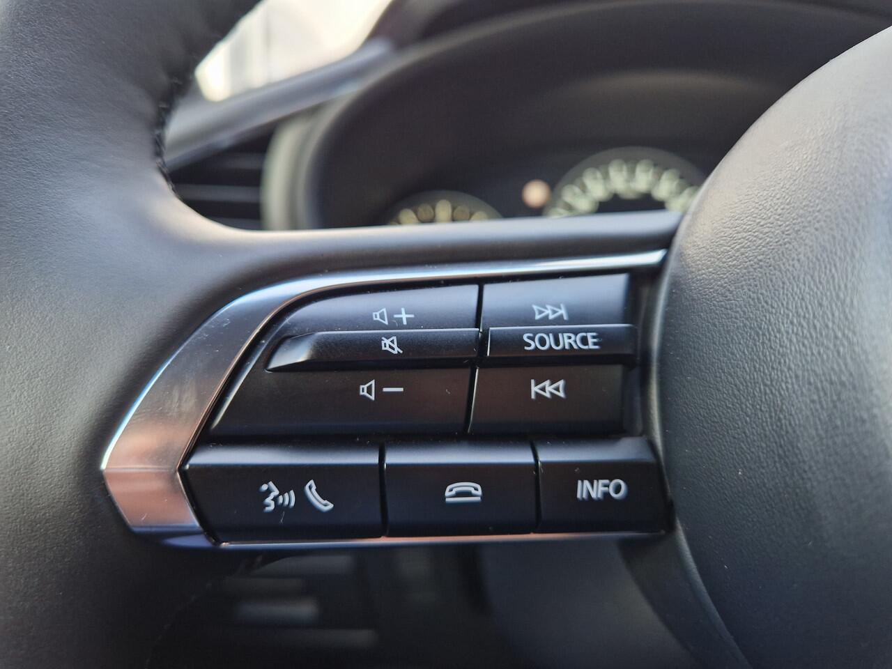 Mazda 3 2.5 e-SkyActiv-G 140 M Hybrid 140 Centre-line | DEMO DEAL!!! | AERO PACK |