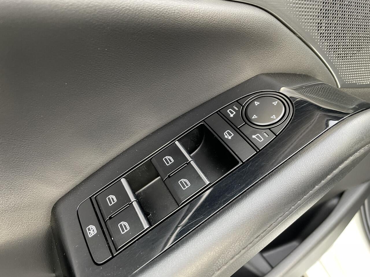 Mazda 3 2.0 e-SkyActiv-X M Hybrid 180 Automaat Comfort met Bose | Climate control | Winterpakket | TREKHAAK | LEDER | NAVIGATIE Achteruitrijcamera | Parkeersensoren voor + achter