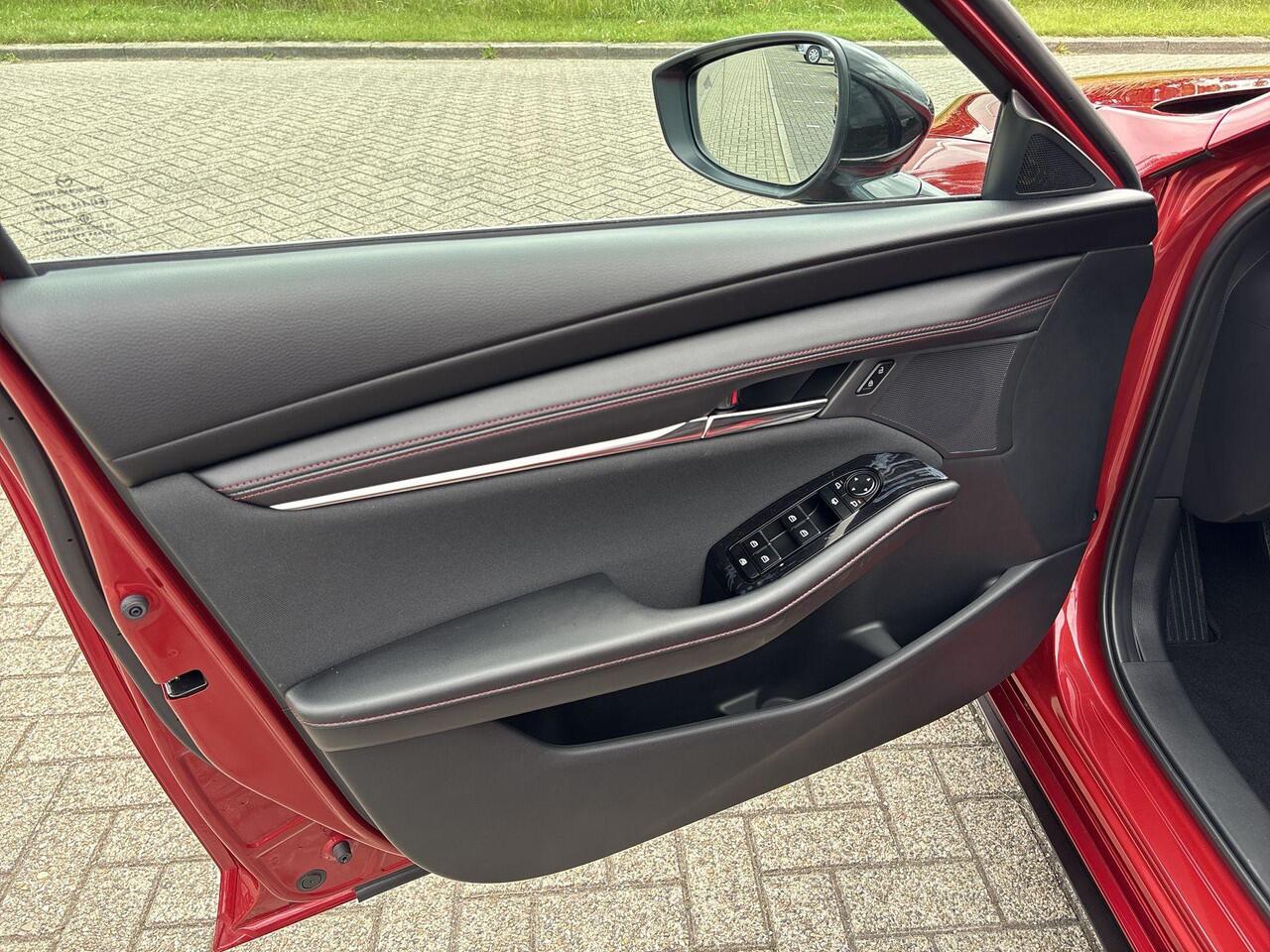 Mazda 3 2.5 e-SkyActiv-G M Hybrid 140 PK Homura | Rijklaar | Apple Carplay / Android Auto| Parkeersensor | Stoelverwarming