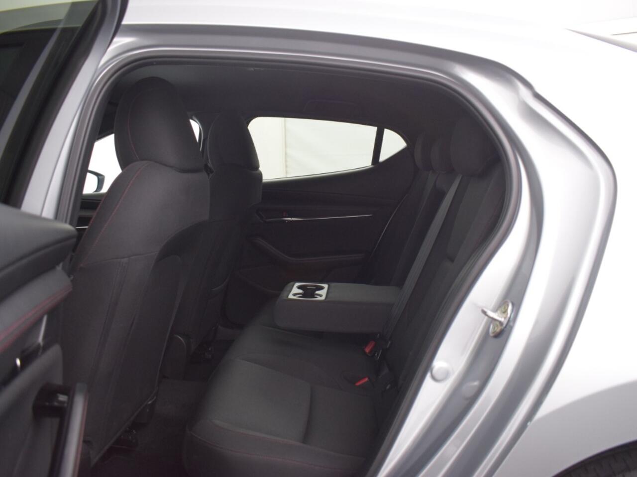 Mazda 3 2.0 e-SA-G HOMURA CAMERA TREKHAAK LMV 18" APPLE CARPLAY