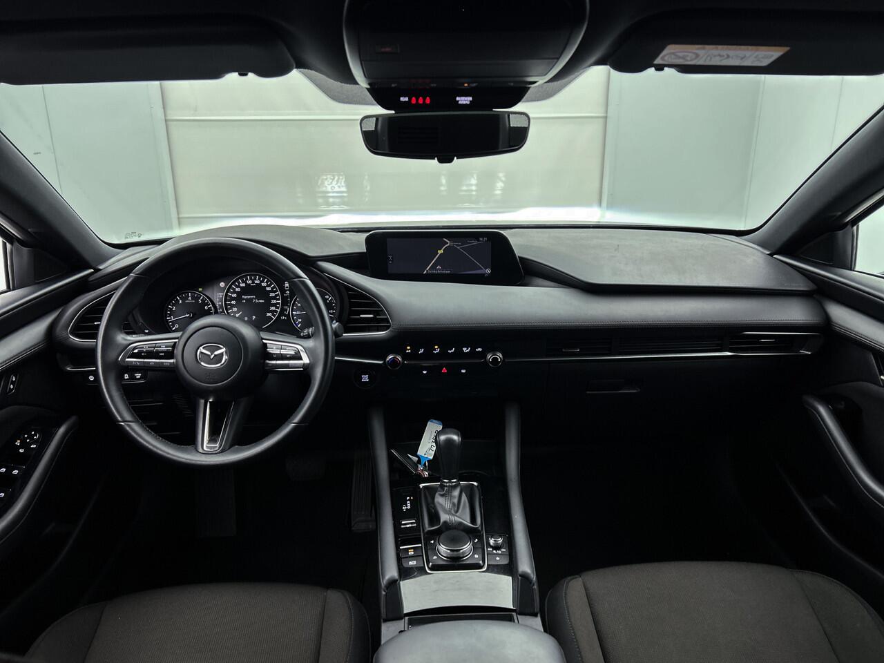 Mazda 3 2.0 e-SkyActiv-G M Hybrid Automaat | Navigatie | Parkeersensoren | Lichtmetalen velgen | Climate control |