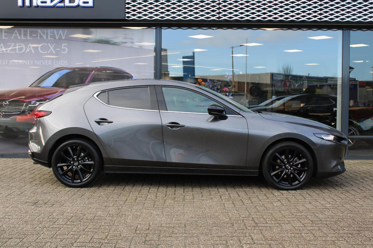 Mazda 3 2.0 e-SkyActiv-G M Hybrid 150 Homura , Adap. Cruise, LMV 18 Inch, PDC, Camera, Navi, Apple Carplay, Clima, Stoelverwarming, HUD, Stoffen bekleding