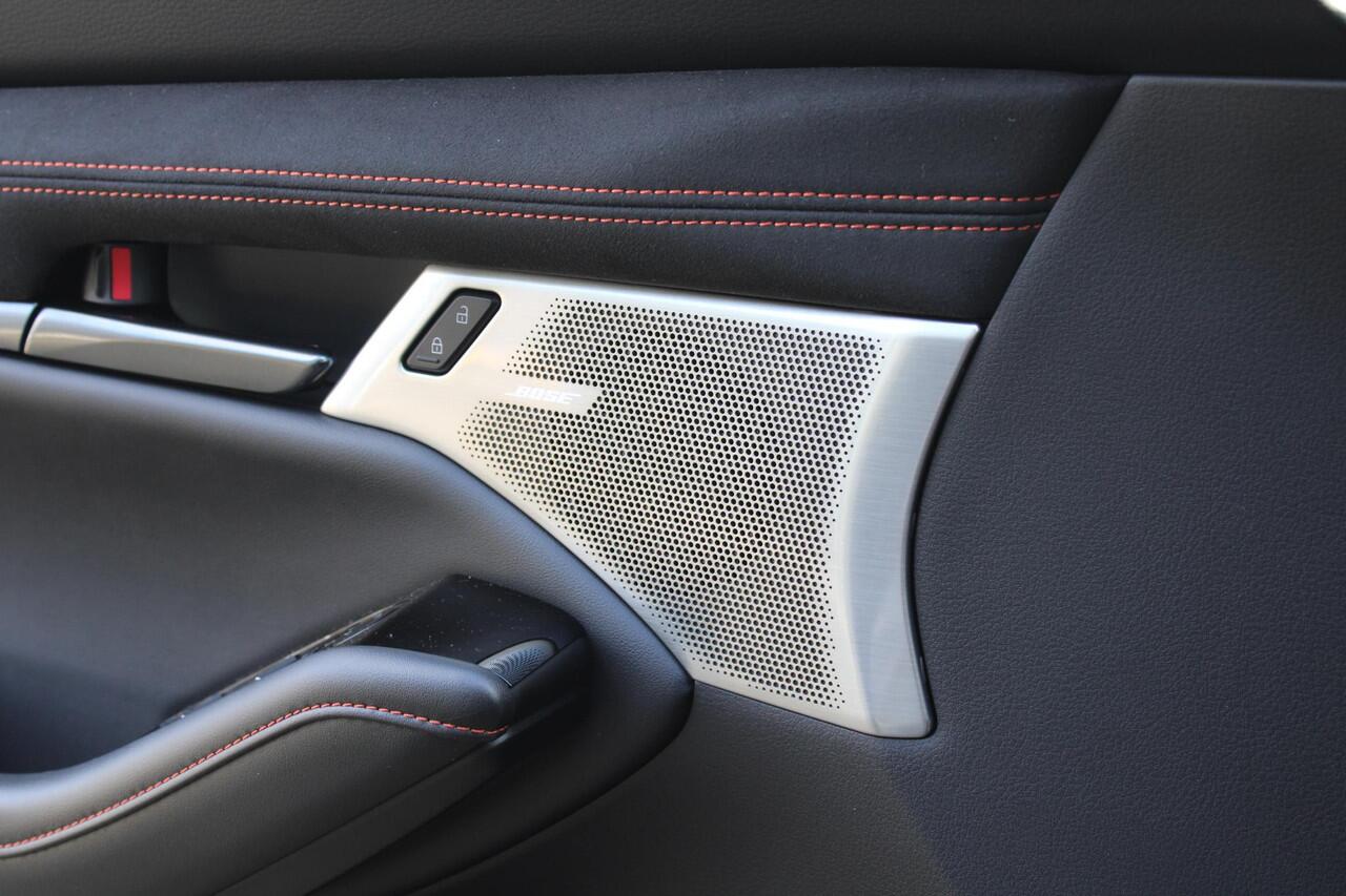 Mazda 3 HB 2.0 e-SkyActiv-X 186 M Hybrid Nagisa , Demovoordeel ¤6.985,-, Jansen Performance uitvoering, Bruin Leder, Bose, Navi, Adap.Cruise, Clima, Apple Carplay, Camera, PDC, HUD, Stoelverwarming, 18" LMV