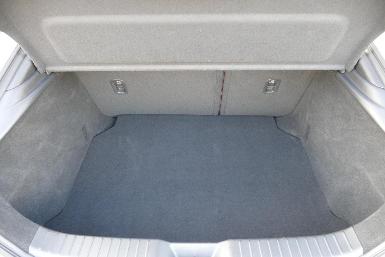 Mazda 3 2.0 e-SkyActiv-X M Hybrid 186 Nagisa | Camera | Stoelverwarming | Stuurverwarming | Rijklaarprijs |