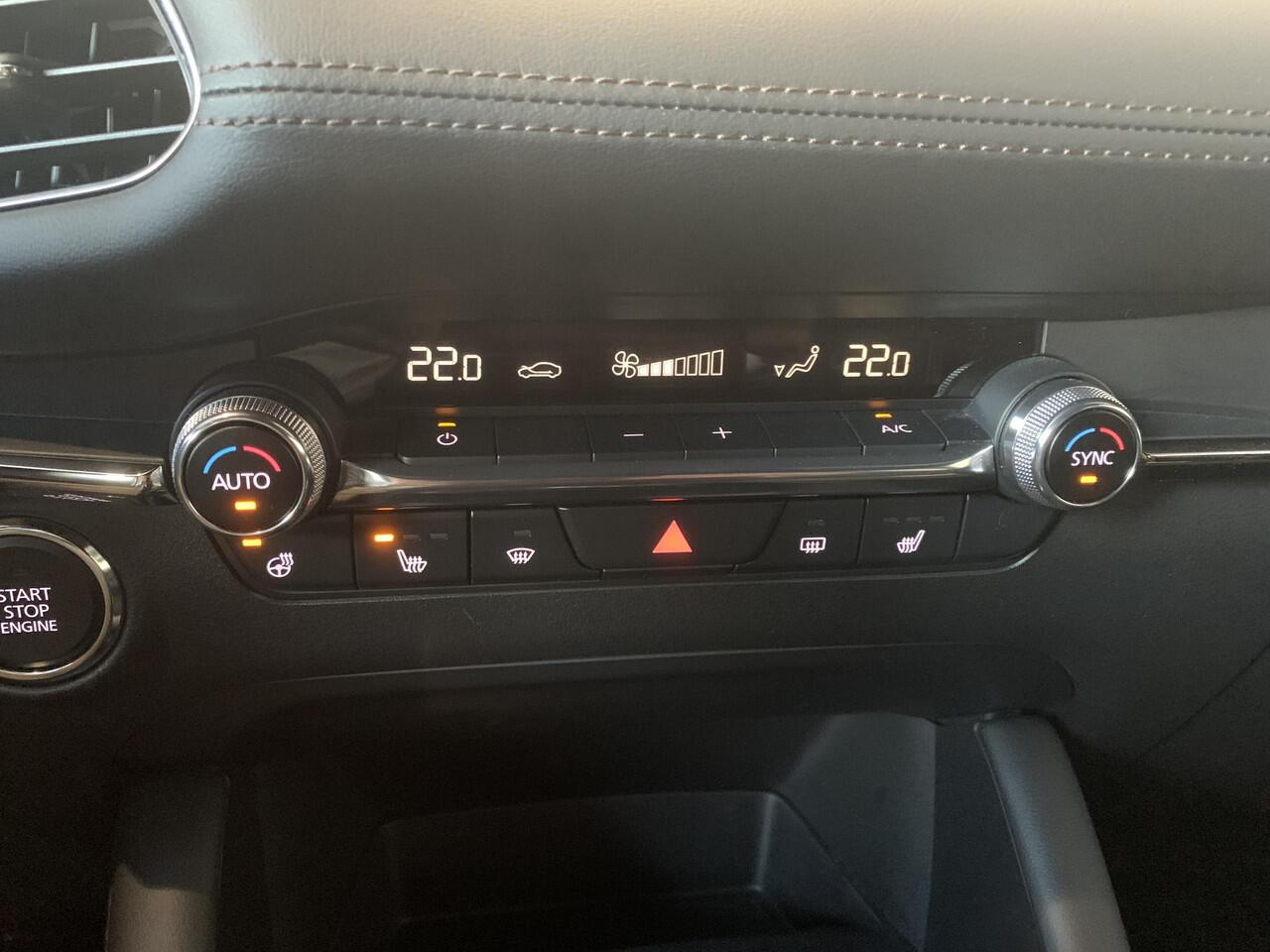 Mazda 3 2.0 e-SkyActiv-X M Hybrid 186 Luxury | AUTOMAAT | NAVIGATIE | ADAPTIVE CRUISECONTROL | ACHTERUITRIJCAMERA | PARKEERSENSOREN VOOR-/ACHTER | STOEL-/STUURVERWARMING | VOL LEDER