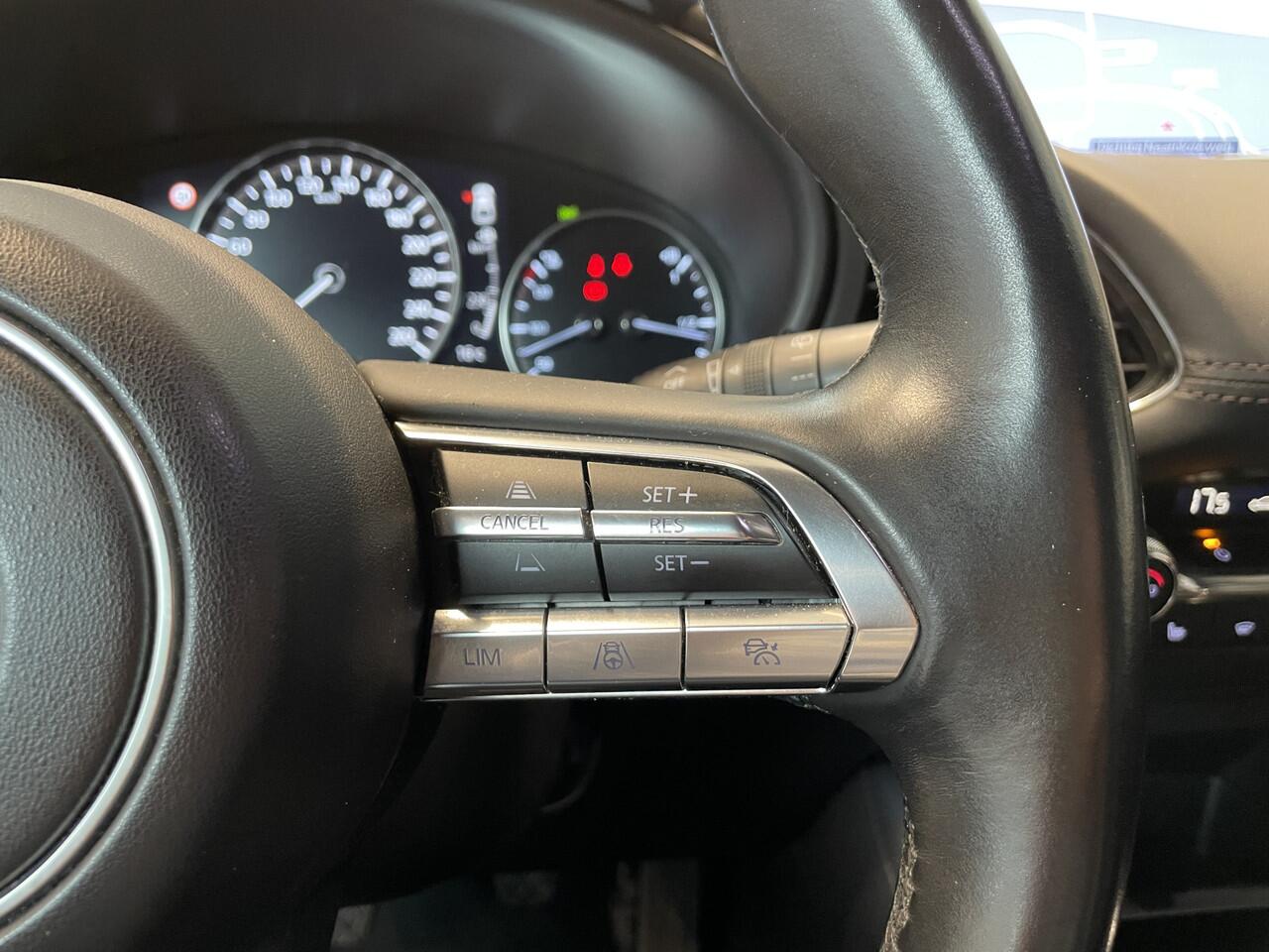 Mazda 3 2.0 e-SkyActiv-X M Hybrid 180 Luxury | Apple Carplay Android Auto | fabrieksnavi | Trekhaak afneembaar |extra set LM velgen met winterbanden|