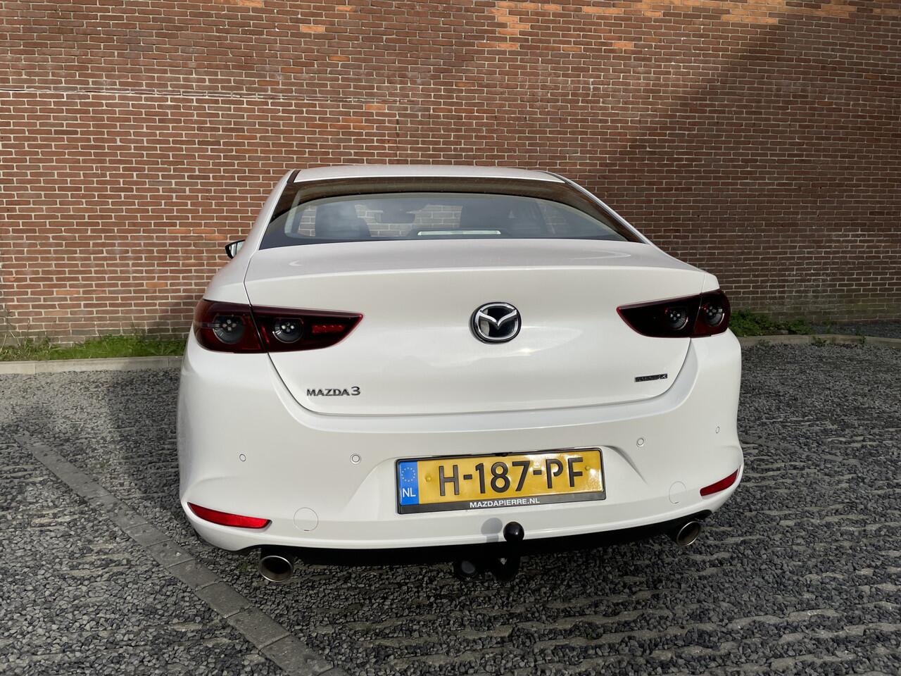 Mazda 3 2.0 e-SkyActiv-X M Hybrid 180 Automaat Comfort met Bose | Climate control | Winterpakket | TREKHAAK | LEDER | NAVIGATIE Achteruitrijcamera | Parkeersensoren voor + achter