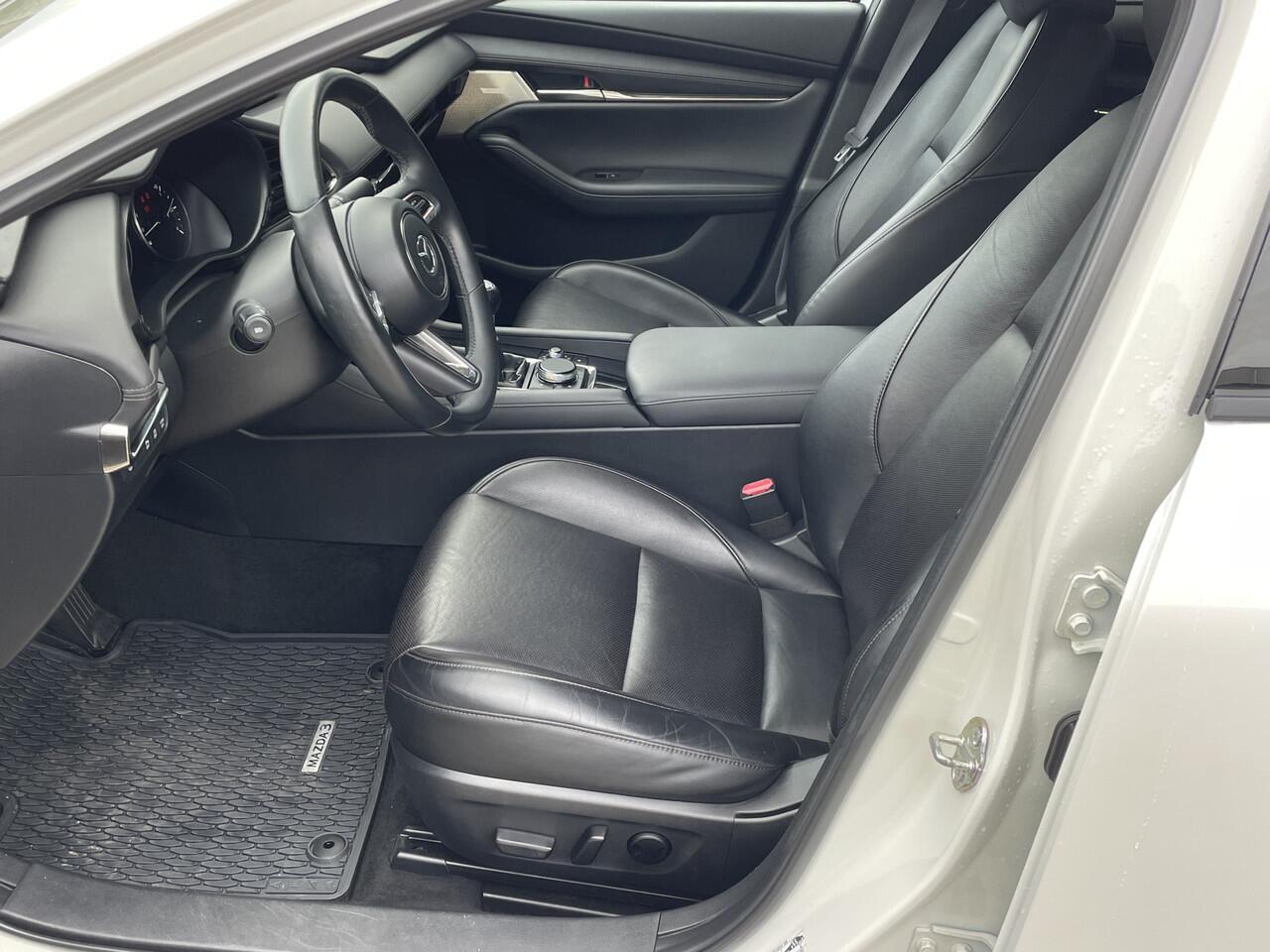 Mazda 3 2.0 e-SkyActiv-X M Hybrid 180 Luxury Climate control | WINTERPAKKET | LEDER | NAVIGATIE