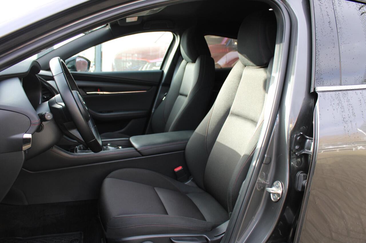 Mazda 3 2.0 e-SkyActiv-G M Hybrid 150 Homura , Adap. Cruise, LMV 18 Inch, PDC, Camera, Navi, Apple Carplay, Clima, Stoelverwarming, HUD, Stoffen bekleding