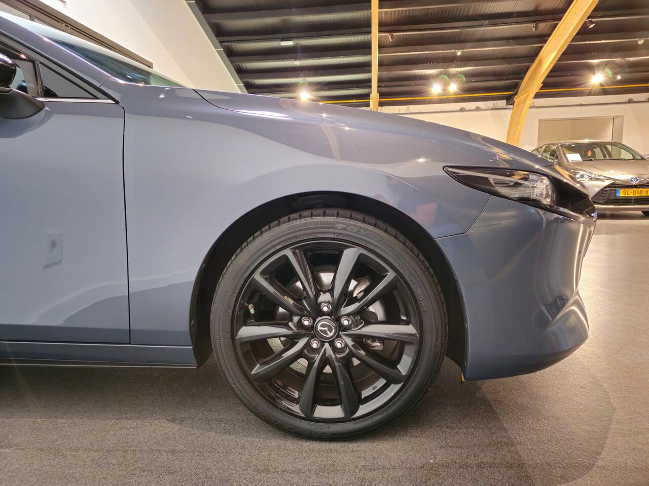 Mazda 3 2.0 e-SkyActiv-G M Hybrid 150 Homura - Stoelverwarming - Apple Carplay/ Android Auto - Adaptive Cruise - Bose audio - Headup display - Afneembare trekhaak