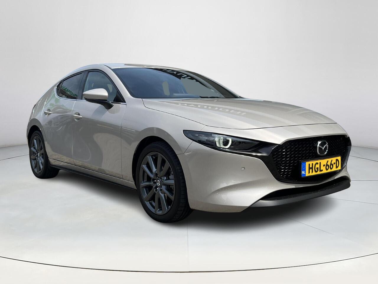 Mazda 3 2.5 e-SkyActiv-G M Hybrid 140 Takumi | Nederlandse auto | Dealeronderhouden | Bose | Automaat | Elektrische verstelbare stoelen met stoelgeheugen | Stoel/stuurverwarming | 360 graden camera | Apple Carplay/Android Auto | Privacy glass | Leder |
