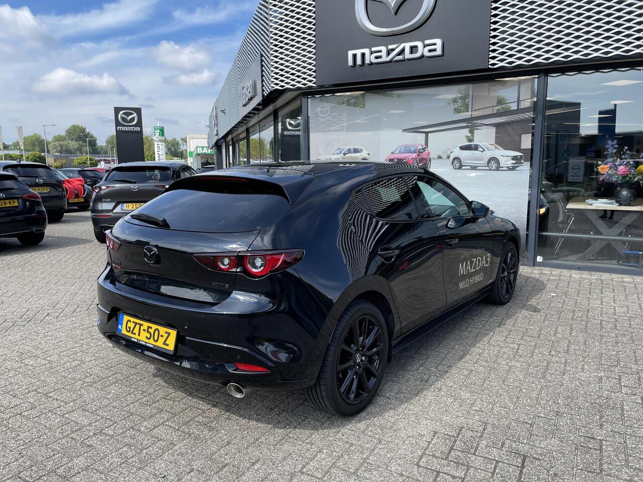 Mazda 3 HB 2.0 e-SkyActiv-X 186 M Hybrid Nagisa , Demovoordeel ¤6.985,-, Jansen Performance uitvoering, Bruin Leder, Bose, Navi, Adap.Cruise, Clima, Apple Carplay, Camera, PDC, HUD, Stoelverwarming, 18" LMV