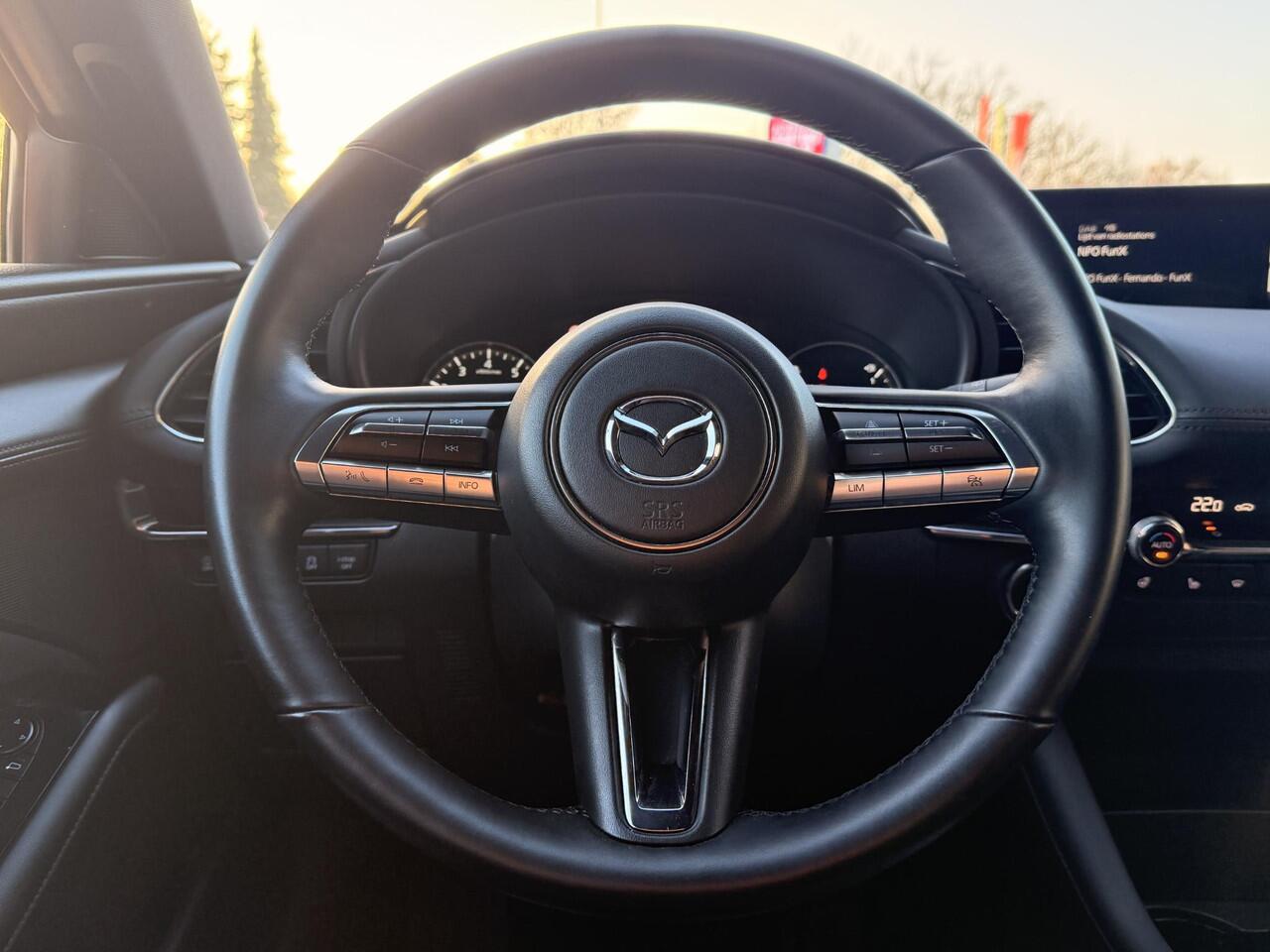 Mazda 3 2.0 e-SkyActiv-G M Hybrid 150 Sportive Mazda 3 2.0 e-SkyActiv-G 150 Sportive | CARPLAY | HEAUD UP DISPLAY | ADAPTIEVE CRUISE CONTROL |