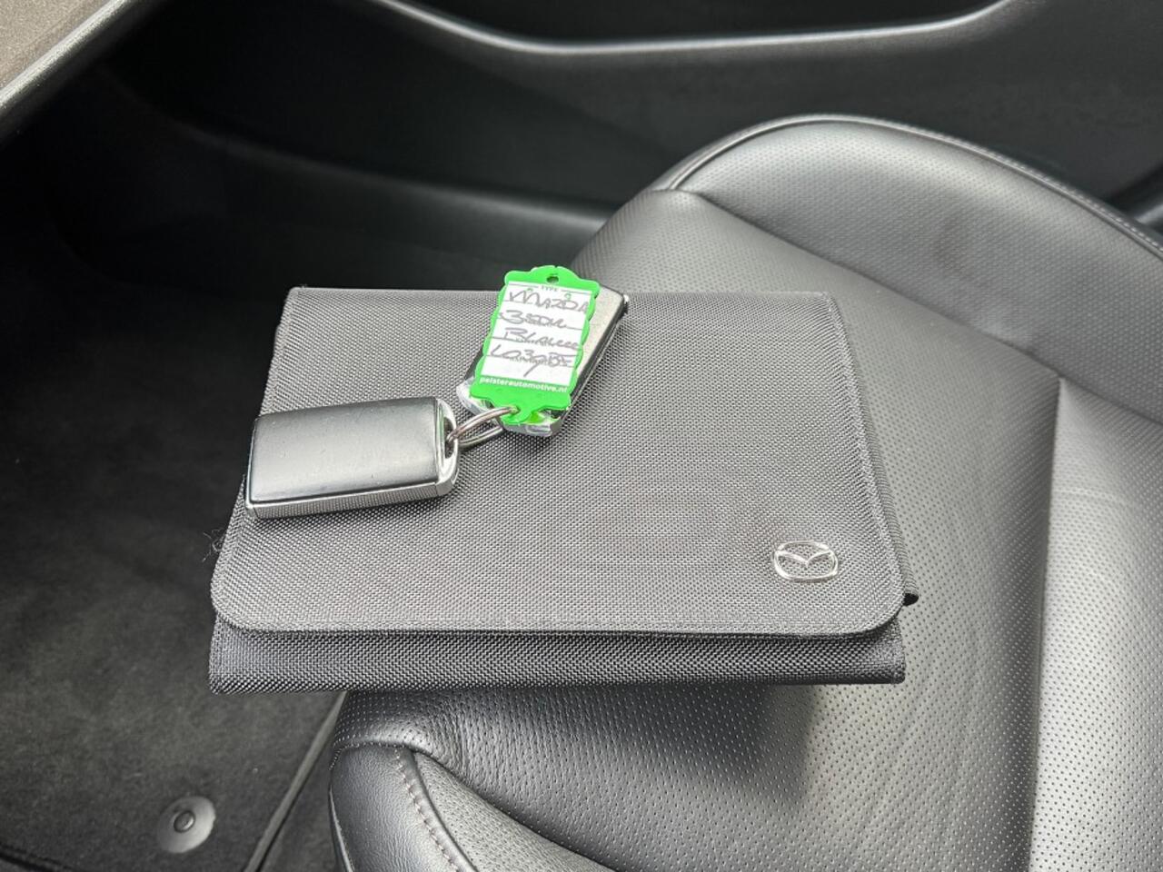 Mazda 3 2.0 e-SkyActiv-X M Hybrid 186 Luxury ecc,leer,led,lmv,navigatie