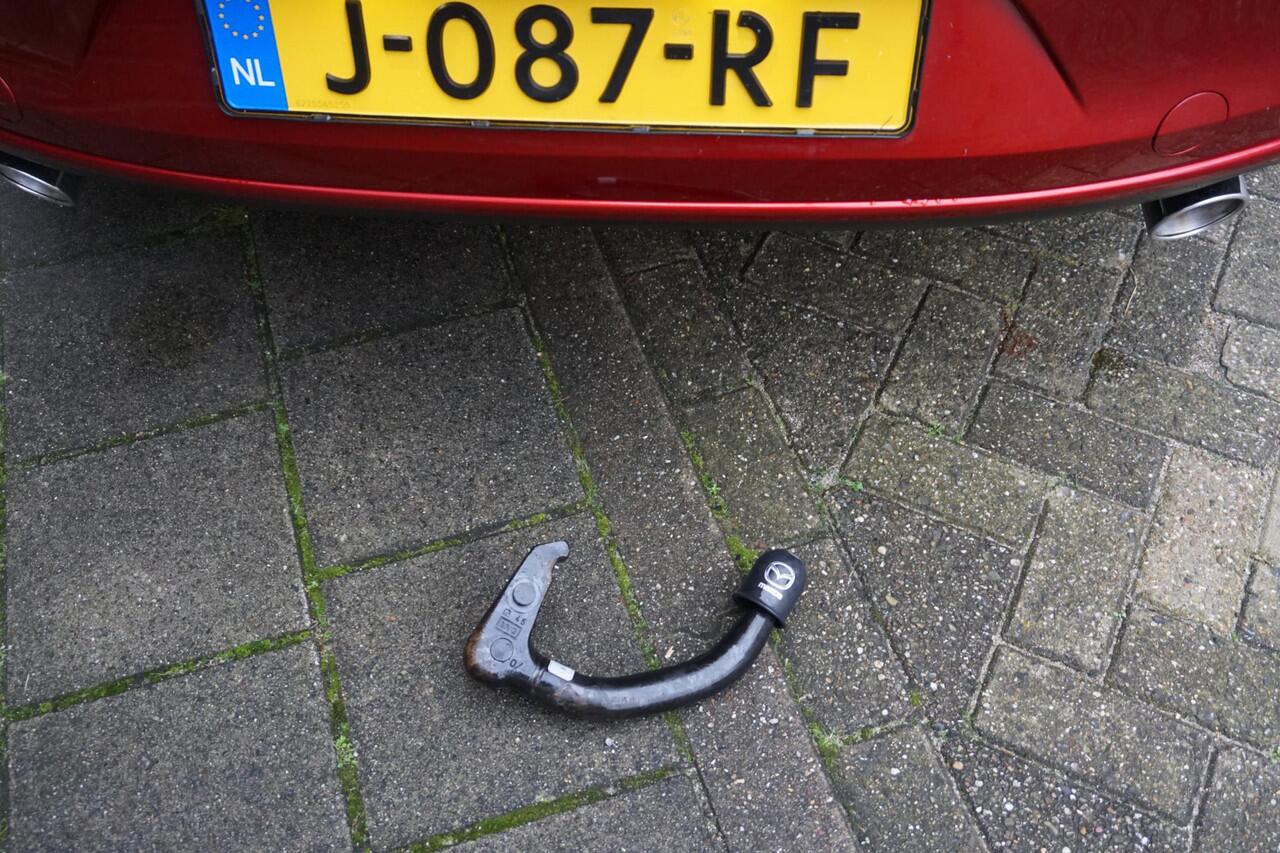 Mazda 3 2.0 e-SkyActiv-X M Hybrid 180PK Luxury/Leer/18Inch /Bose/Head-Up/Trekhaak.