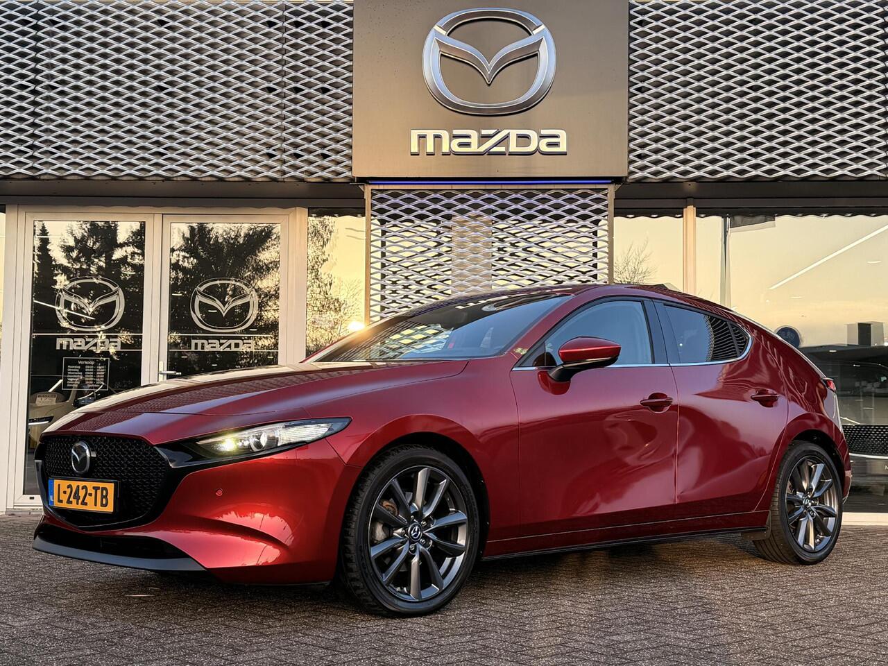 Mazda 3 2.0 e-SkyActiv-G M Hybrid 150 Sportive Mazda 3 2.0 e-SkyActiv-G 150 Sportive | CARPLAY | HEAUD UP DISPLAY | ADAPTIEVE CRUISE CONTROL |