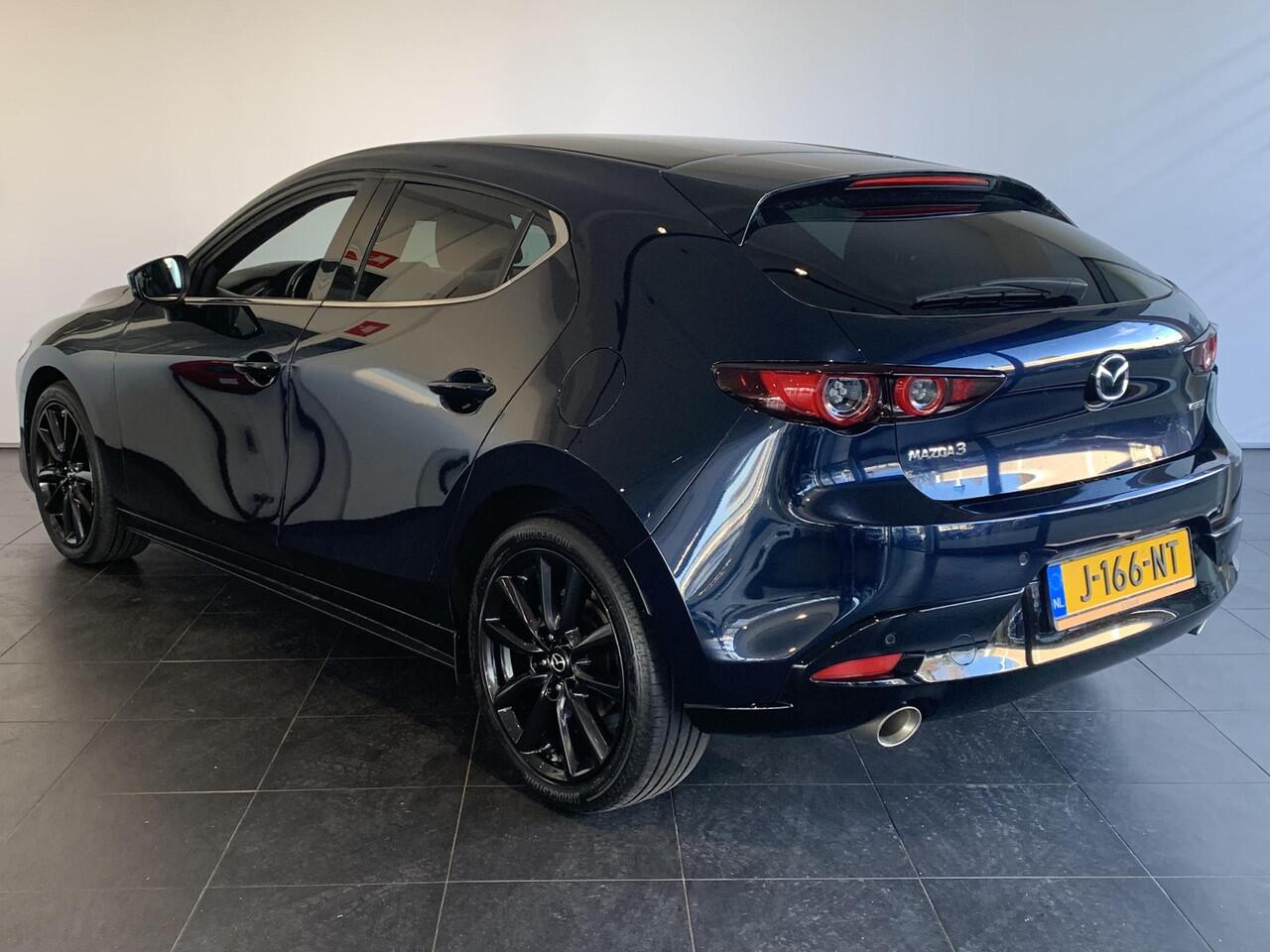Mazda 3 2.0 e-SkyActiv-X M Hybrid 180 Luxury | NAVIGATIE | ADAPTIVE CRUISECONTROL | ACHTERUITRIJCAMERA | PARKEERSENSOREN VOOR-/ACHTER | STOEL-/STUURVERWARMING | VOL LEDER