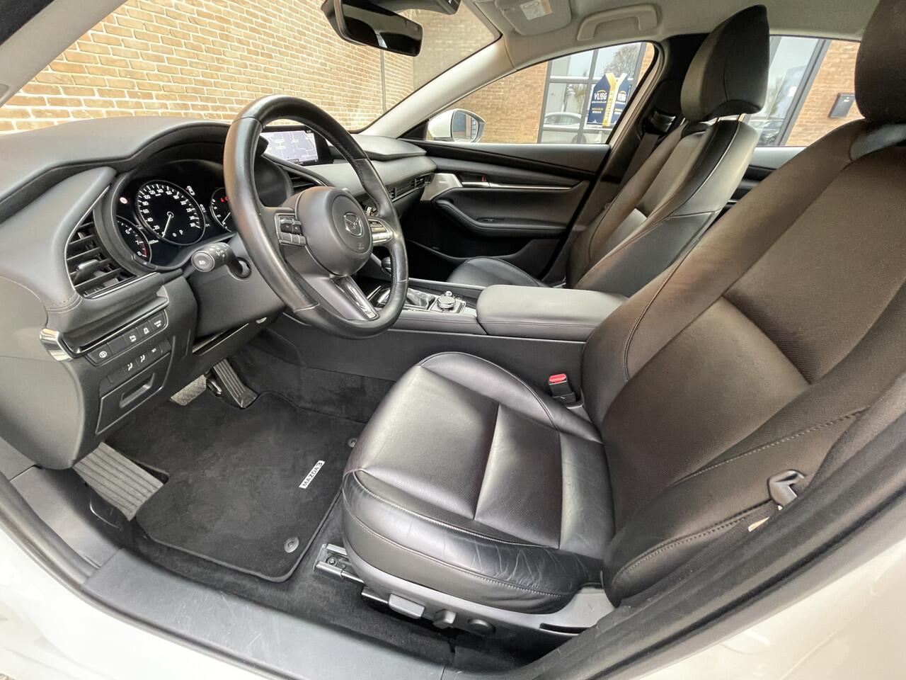 Mazda 3 2.0 e-SkyActiv-X M Hybrid 180 Automaat Comfort met Bose | Climate control | Winterpakket | TREKHAAK | LEDER | NAVIGATIE Achteruitrijcamera | Parkeersensoren voor + achter