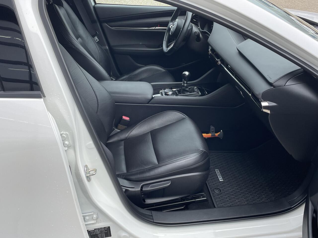 Mazda 3 2.0 e-SkyActiv-X M Hybrid 180 Luxury Climate control | WINTERPAKKET | LEDER | NAVIGATIE