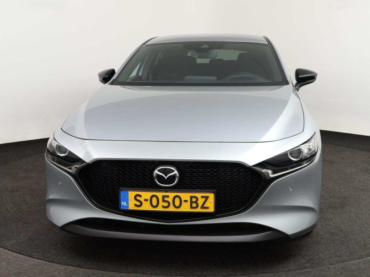 Mazda 3 2.0 e-SA-G HOMURA CAMERA TREKHAAK LMV 18" APPLE CARPLAY