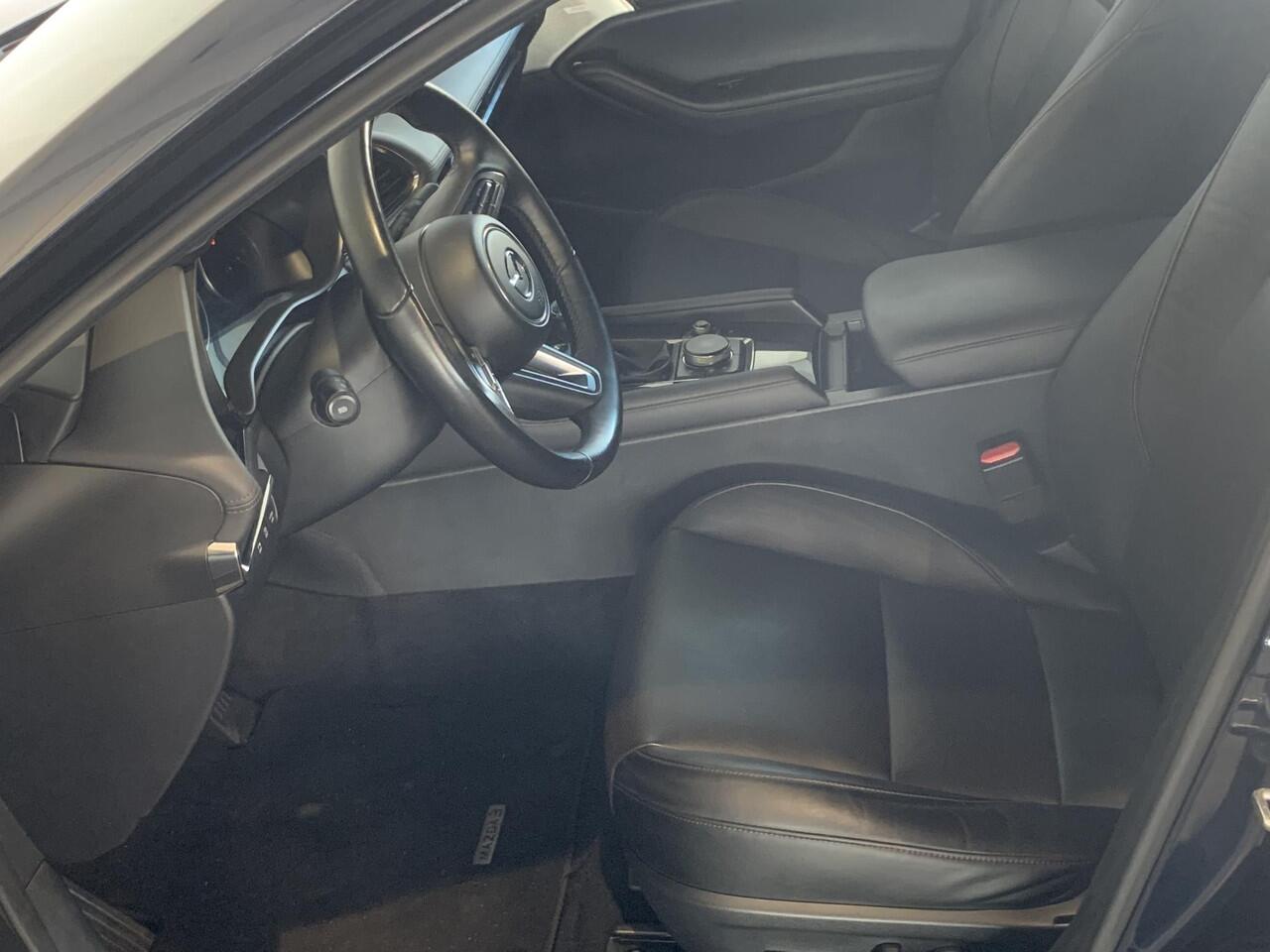 Mazda 3 2.0 e-SkyActiv-X M Hybrid 180 Luxury | NAVIGATIE | ADAPTIVE CRUISECONTROL | ACHTERUITRIJCAMERA | PARKEERSENSOREN VOOR-/ACHTER | STOEL-/STUURVERWARMING | VOL LEDER