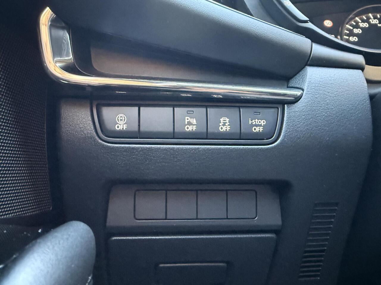 Mazda 3 2.0 e-SkyActiv-G M Hybrid 150 Sportive Mazda 3 2.0 e-SkyActiv-G 150 Sportive | CARPLAY | HEAUD UP DISPLAY | ADAPTIEVE CRUISE CONTROL |