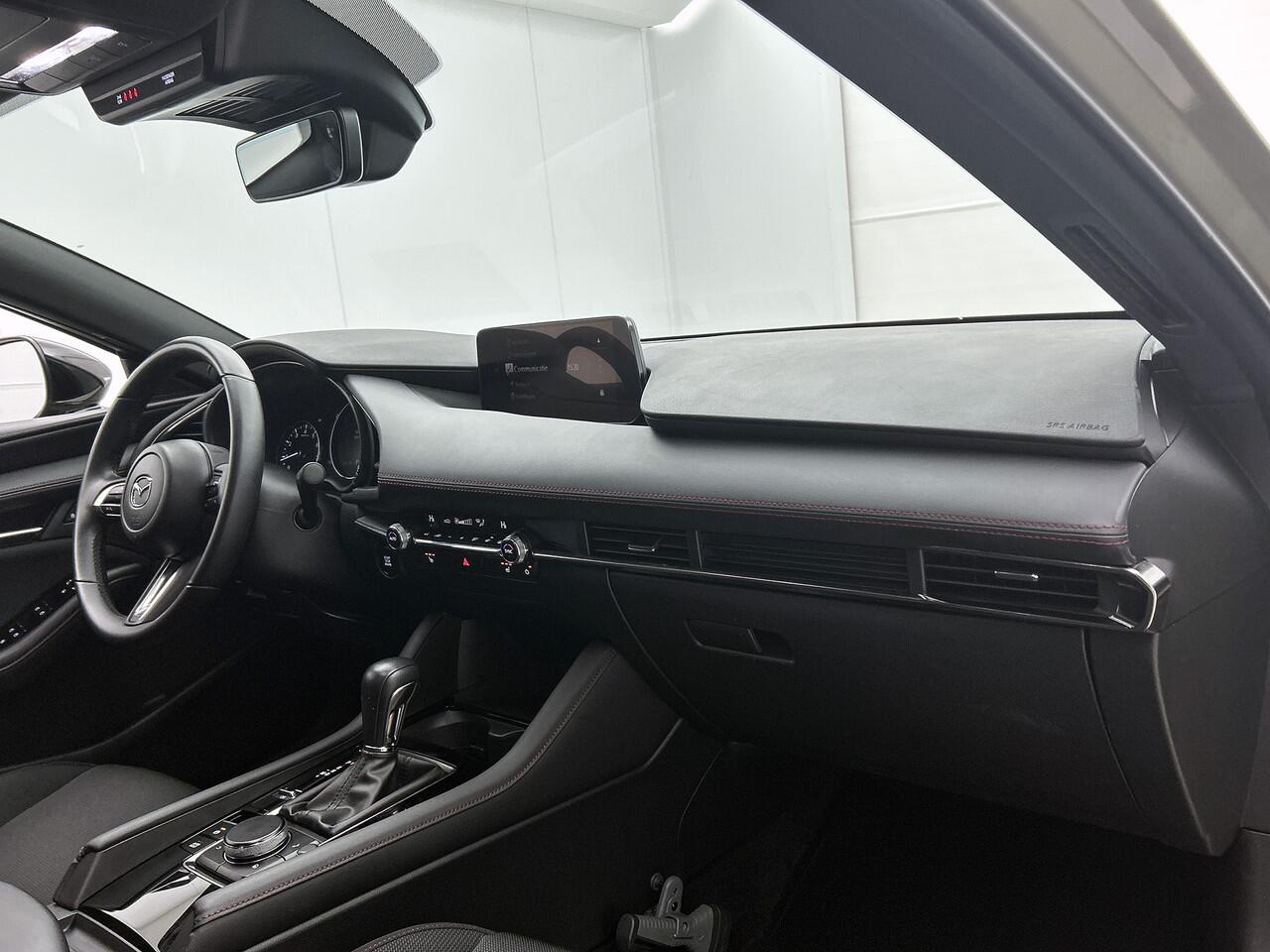 Mazda 3 2.0 e-SkyActiv-G M Hybrid 150 Homura | Stoelverwarming | PDC | Camera |