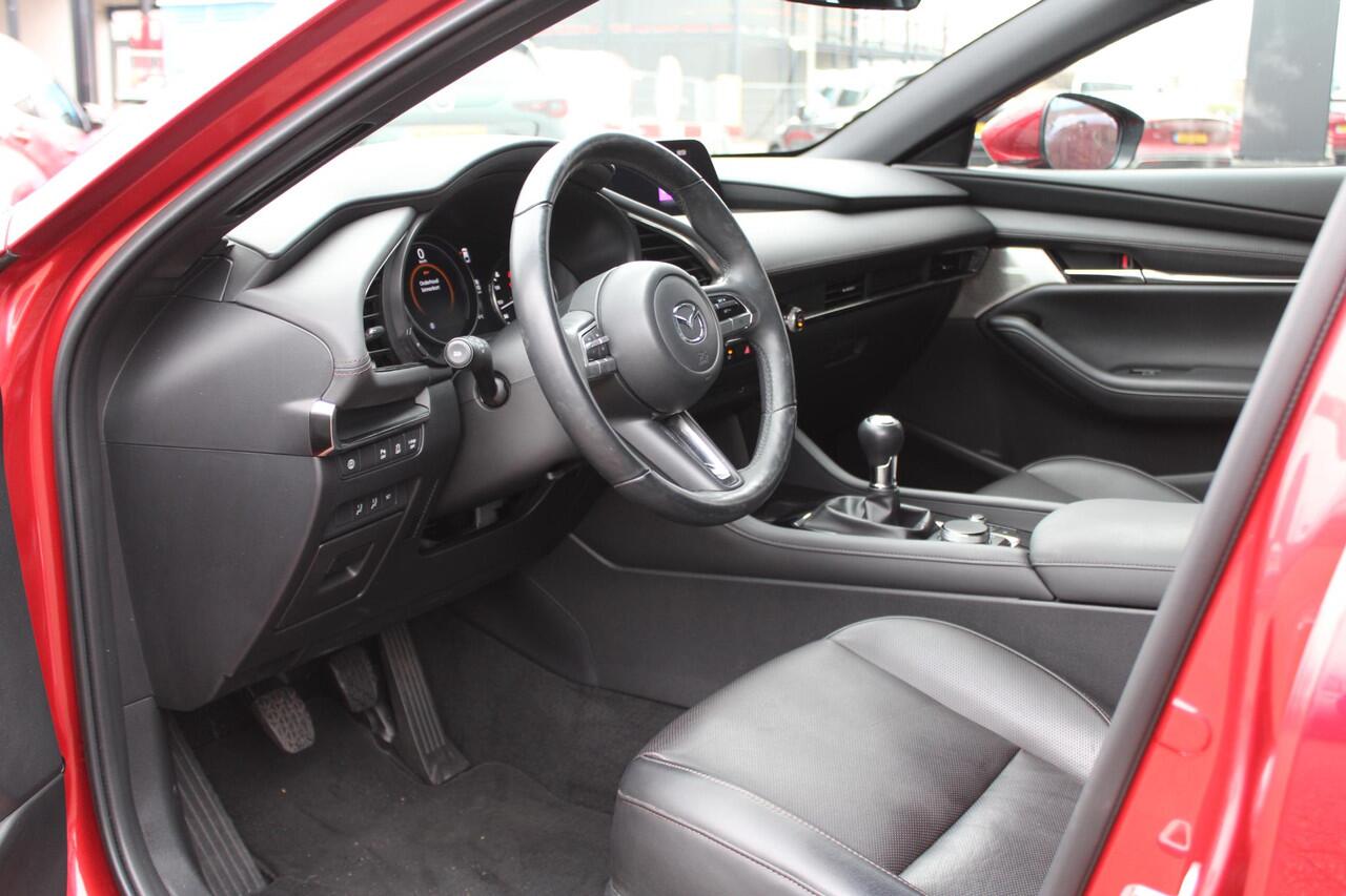 Mazda 3 HB 2.0 e-SkyActiv-G M Hybrid 122 Comfort met Bose , Leder, Bose, Adap.cruise,Navi, Apple Carplay, PDC, LMV 16 Inch, Stuur/Stoelverwarming.