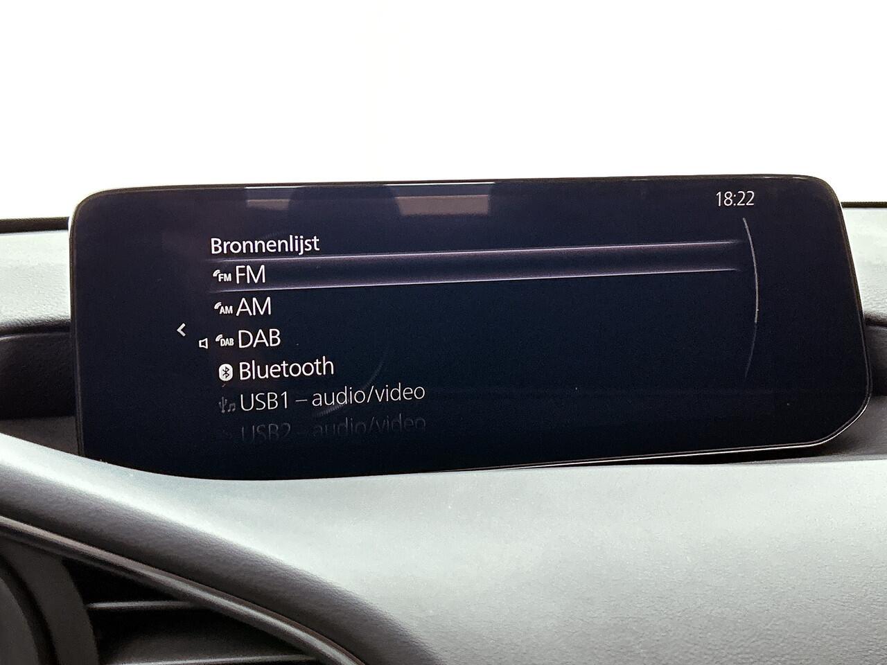 Mazda 3 2.0 e-SkyActiv-X M Hybrid 186 Centre-line | Stuur + Stoel Verwarming | Camera | Navigatie |