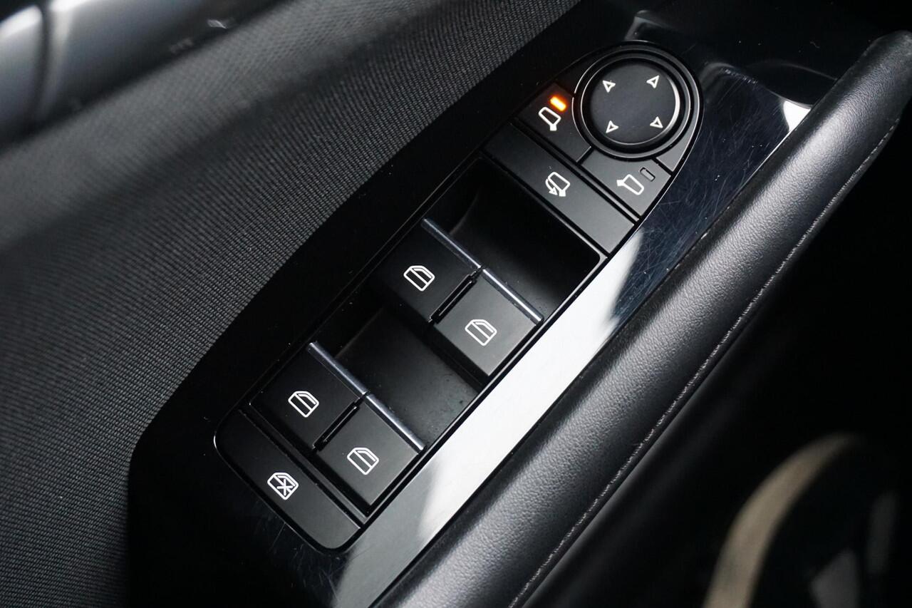 Mazda 3 2.0 e-SkyActiv-X M Hybrid 186PK/Head-Up/LED/ Dealeronderhouden.