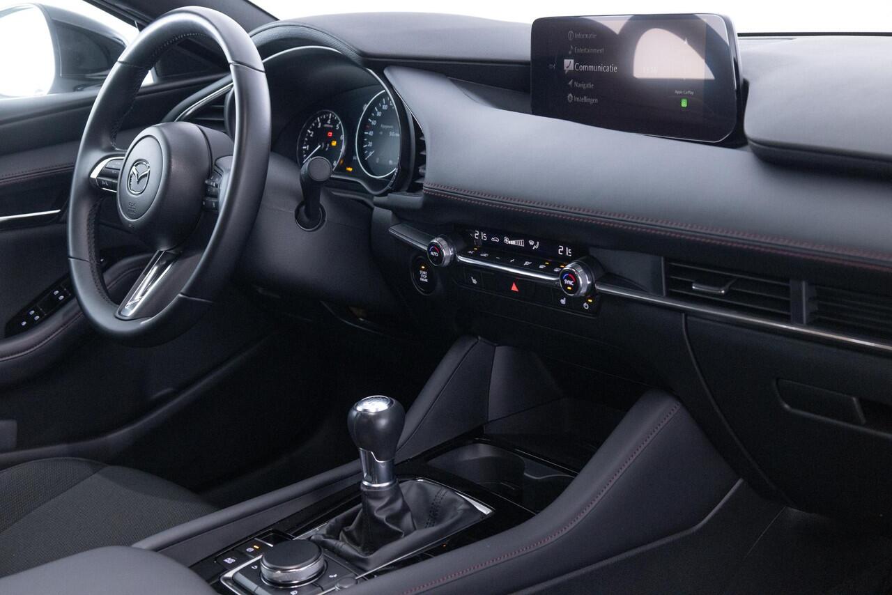 Mazda 3 2.5 e-SkyActiv-G M Hybrid 140 Homura | AEROPAKKET | APPLE CARPLAY | DODEHOEKDETECTIE | ADAPTIEF CRUISE CONTROL | HEAD UP | 18 INCH LM | DEMO | *6 JAAR FABRIEKSGARANTIE |