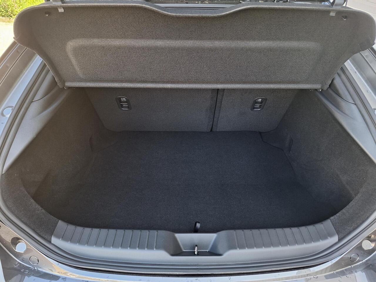 Mazda 3 2.5 e-SkyActiv-G M Hybrid 140 Exclusive-line | 360 Camera | Bose | Dodehoeksensoren | Draadloze Applecarplay en Android Auto | Full LED | Adaptief grootlicht | Adaptieve Cruise Control | Automaat | Stoel en stuurverwarming