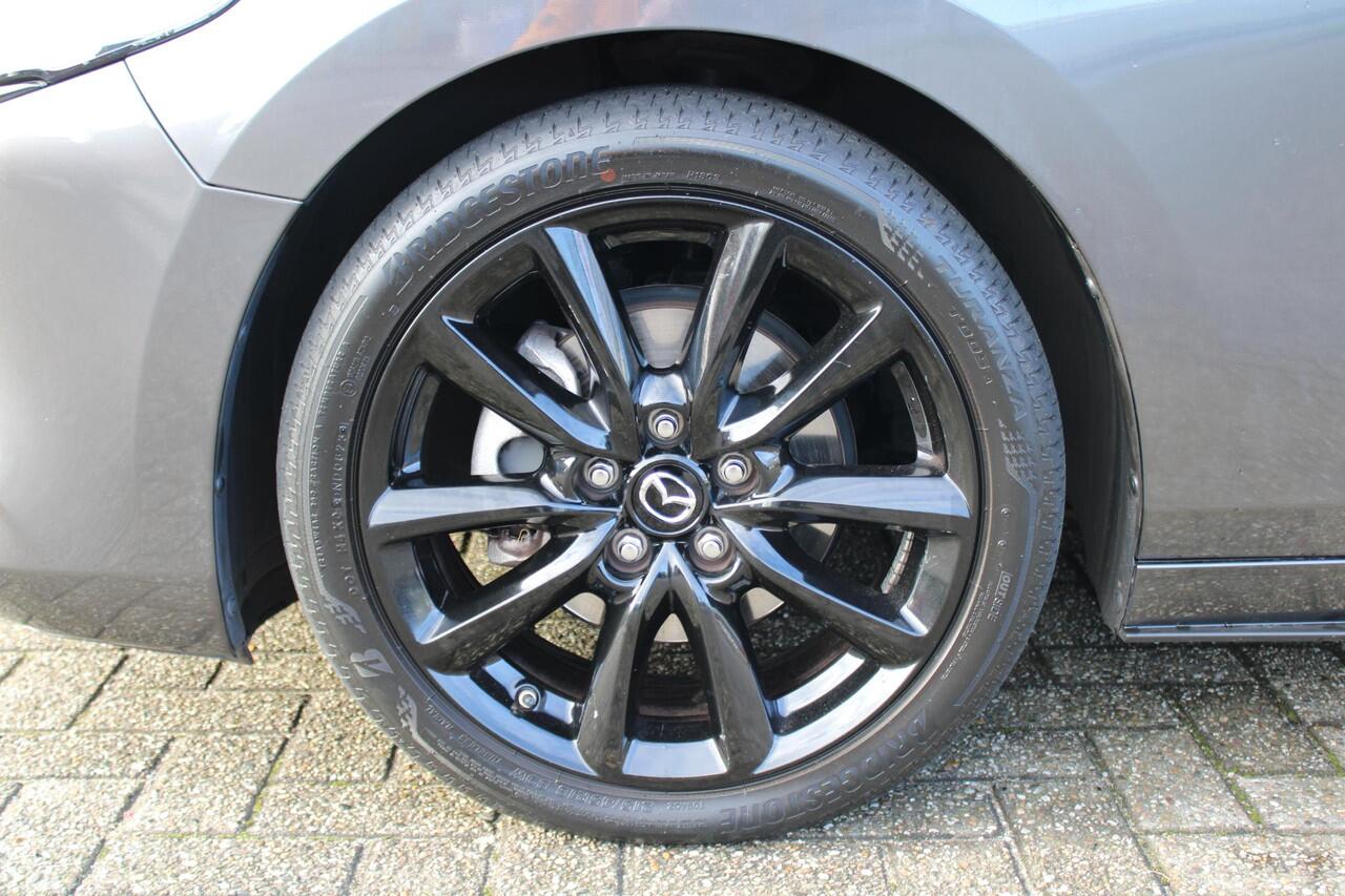 Mazda 3 2.0 e-SkyActiv-G M Hybrid 150 Homura , Adap. Cruise, LMV 18 Inch, PDC, Camera, Navi, Apple Carplay, Clima, Stoelverwarming, HUD, Stoffen bekleding