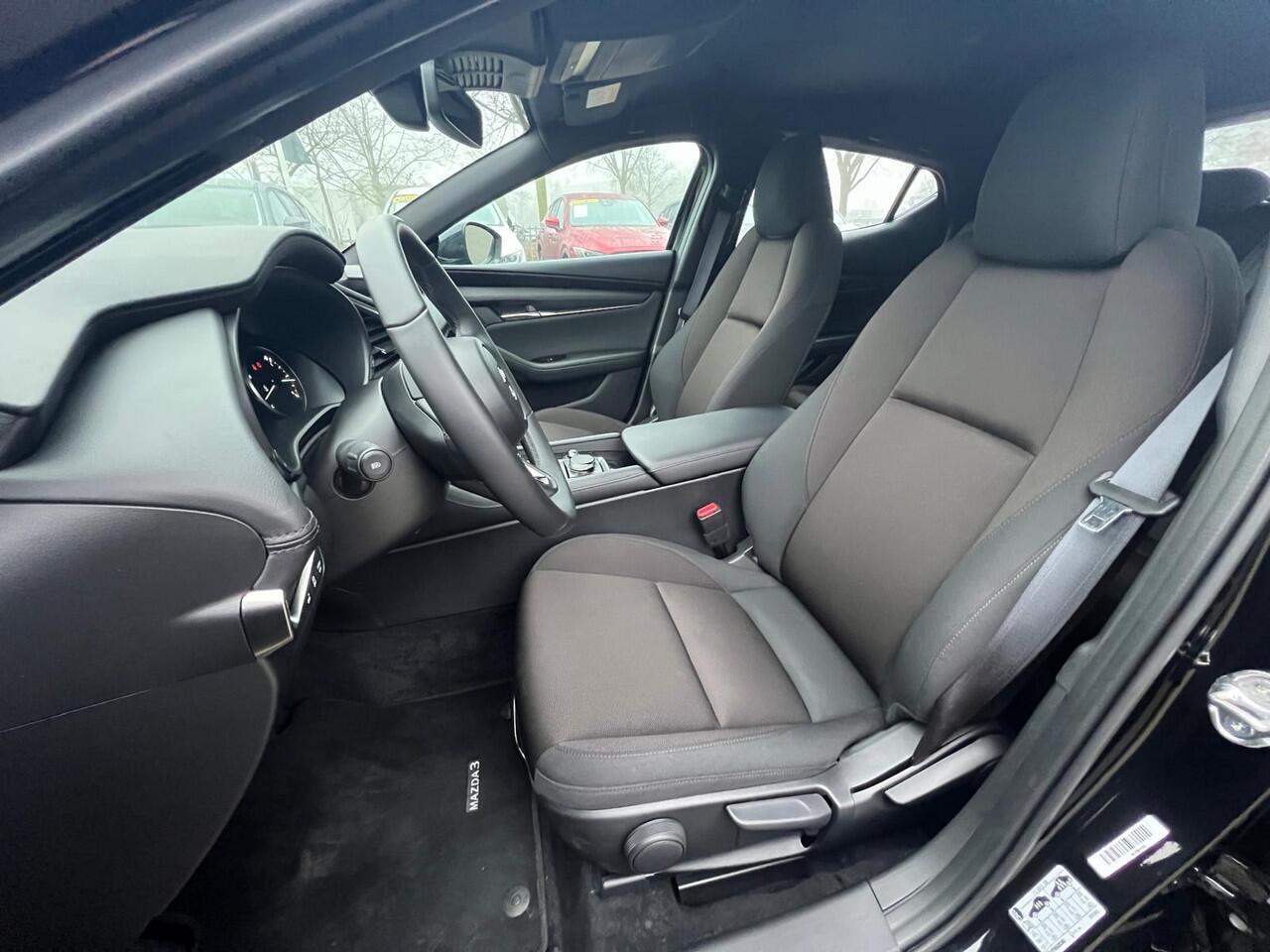 Mazda 3 2.5 e-SkyActiv-G M Hybrid 140 Centre-line | AUTOMAAT | *6 JAAR GARANTIE | APPLE & ANDROID AUTO | CAMERA | NAVIGATIE | STUUR + STOELVERWARMING |