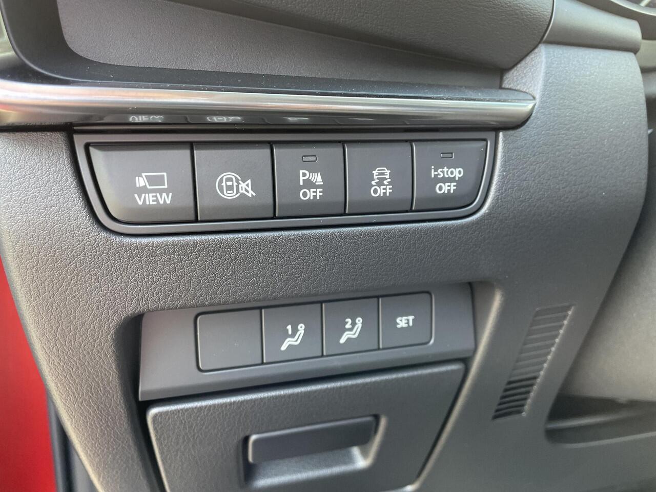 Mazda 3 3 Sedan 2.0 E-SkyActiv-X 186 Takumi , Demovoordeel ¤ 5.000,- , Automaat, Leder, Bose, 360 Camera, HUD, LMV 18 Inch, Clima, Stoelverwarming, Stuurverwarming, Navi, Apple Carplay, LKA, Adap. Cruise