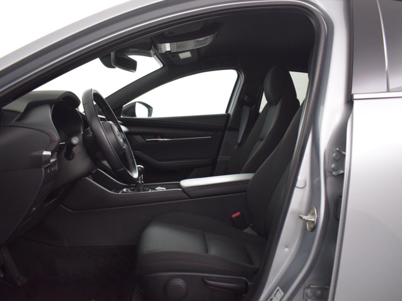 Mazda 3 2.0 e-SA-G HOMURA CAMERA TREKHAAK LMV 18" APPLE CARPLAY