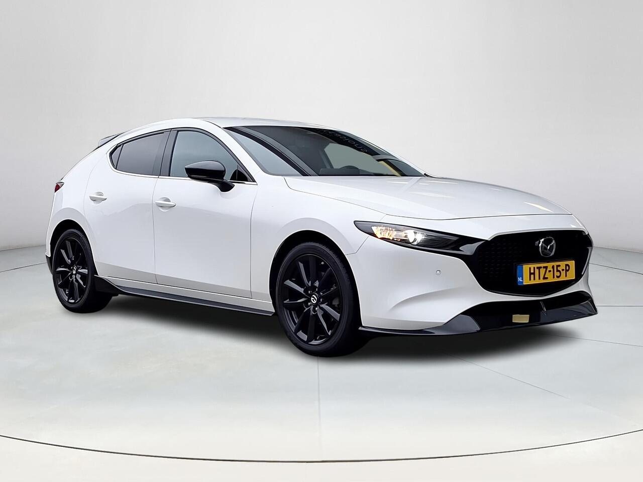 Mazda 3 2.0 e-SkyActiv-X M Hybrid 186 Nagisa | Aero pakket | Alcantara/Leder met stoelgeheugen | Achteruitrijcamera | Bose | HeadupDisplay | Navigatie en draadloze Applecarplay\Androidauto | Verlichte Dorpelbeschermers | Parelmoer Wit