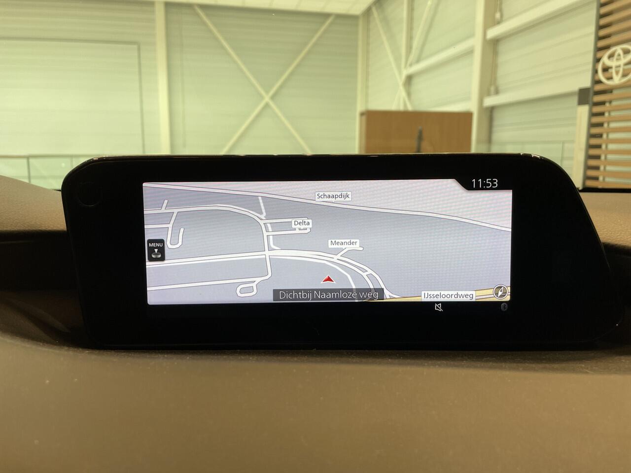 Mazda 3 2.0 e-SkyActiv-X M Hybrid 180 Luxury | Apple Carplay Android Auto | fabrieksnavi | Trekhaak afneembaar |extra set LM velgen met winterbanden|