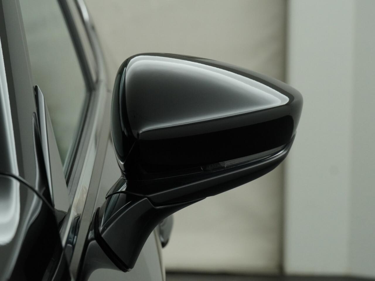 Mazda 3 e-Skyactiv X 186 Luxury | rood leer pakket | 1e eigenaar